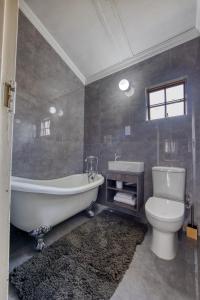 Ένα μπάνιο στο White Rose Villa