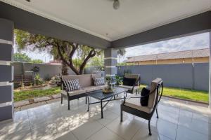 Χώρος καθιστικού στο White Rose Villa