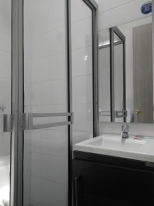 Vonios kambarys apgyvendinimo įstaigoje Hotel Boutique Santorini Class