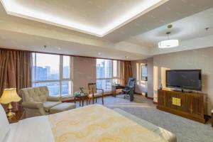 TV a/nebo společenská místnost v ubytování YUN-RAY Ambassador Hotel