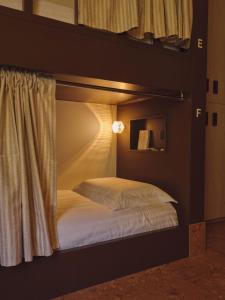 a bedroom with a bunk bed with a window at Halse Lodge Noosa Heads in Noosa Heads +36 photos