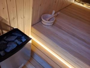 a inside of a sauna with a bucket of rocks at N5Quartier in Bad Münstereifel