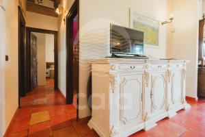 Et tv og/eller underholdning på Villa Alièe piscina privata - By Cala Salento