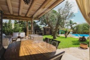 Swimmingpoolen hos eller tæt på Villa Alièe piscina privata - By Cala Salento