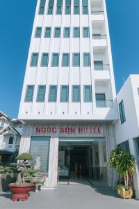 a white building with a sign that reads msg son hotel at Ngọc Sơn Hotel in Hai Phong