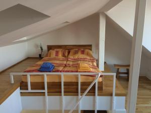 a bedroom with a bed in a attic at Business Gästehaus Sonne, Mond & Sterne in Bremen