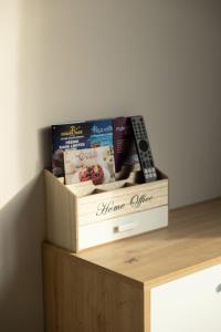 a box of home office items sitting on a shelf at Maison MUGUET 2 SPA-PARKING-COLMAR in Wickerschwihr