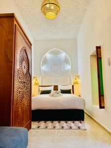 Postel nebo postele na pokoji v ubytování Riad El Sultan