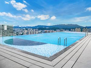a large swimming pool on the roof of a building at Hotel Indigo Zhuhai Xiangzhou by IHG in Zhuhai