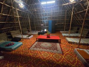 Ένα ή περισσότερα κρεβάτια σε δωμάτιο στο WoodPacker Hostel Pondicherry