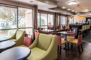 a restaurant with tables and chairs and a bar at Comfort Inn Blue Ash North in Blue Ash