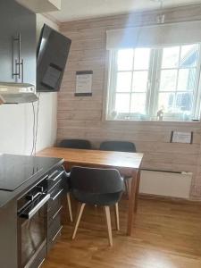 a kitchen with a table and chairs in a room at Pleasant mountain apartment in Røldal, with a view in Håra +13 photos