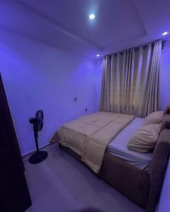 a bedroom with a bed in a purple room at OA luxury apartment 