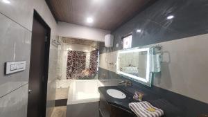 Φωτογραφία από το άλμπουμ του Hotel Anmol&Rooms σε Jāmb