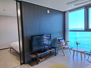 Μια τηλεόραση ή/και κέντρο ψυχαγωγίας στο 광안쏠트