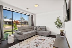 Χώρος καθιστικού στο Spacious Family Coastal Retreat, 4br, Bbq