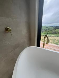 Koupelna v ubytování Golden Ridge Retreat