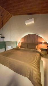 Postel nebo postele na pokoji v ubytování Aso Living Selatan