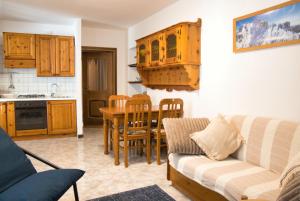 Η κουζίνα ή μικρή κουζίνα στο Lòbia Parrocchiale +63 φωτογραφίες