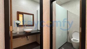 Phòng tắm tại Large Villa Crown Hill Estate F26