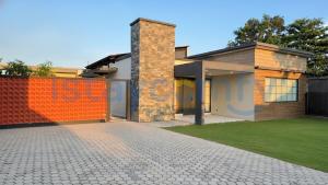 Tòa nhà nơi biệt thự tọa lạc +8 ảnh