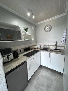 Kuchyň nebo kuchyňský kout v ubytování Seebossie