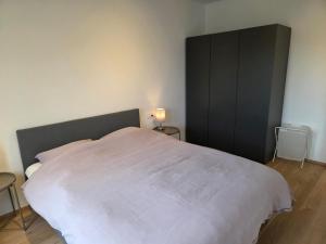 Postel nebo postele na pokoji v ubytování 3rd Floor High-End 1BR in Lux-Belair with Parking