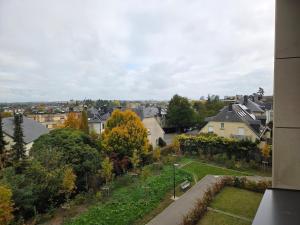 Zahrada ubytování 3rd Floor High-End 1BR in Lux-Belair with Parking