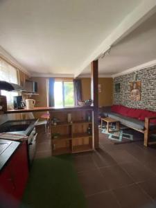 Kuchyň nebo kuchyňský kout v ubytování Appartement avec piscine à Capesterre-Belle-Eau