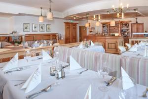 Restaurace v ubytování Hotel am Sonnenhügel + 45 fotografií