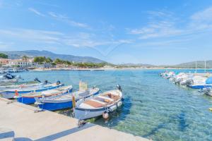 Φωτογραφία από το άλμπουμ του Silvia sul Lungomare di Campo σε Marina di Campo