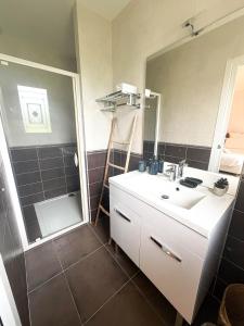 Ένα μπάνιο στο Gite Matisse