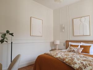 Postel nebo postele na pokoji v ubytování L'Alchimiste Centre d'Epernay