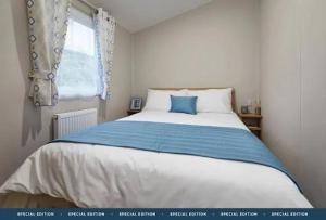 En eller flere senge i et værelse på Polperro Seaside Retreat