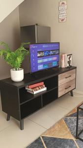 Μια τηλεόραση ή/και κέντρο ψυχαγωγίας στο JeffersonGuest-House