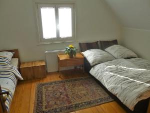 Postel nebo postele na pokoji v ubytování Panoramaferienhaus Sorpesee, 120qm