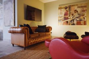 a living room with a couch and a chair at Kel Domènech Luxury Apartment in Besalú