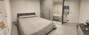 a bedroom with a bed and a mirror at Casa del gelso in Canale
