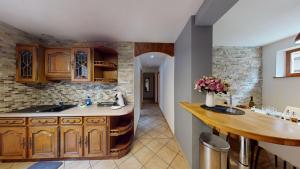 Kuchyň nebo kuchyňský kout v ubytování au pied du Haut Koenigsbourg 1 + 13 fotografií