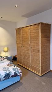 Ένα ή περισσότερα κρεβάτια σε δωμάτιο στο Small house in a historic and popular neighborhood