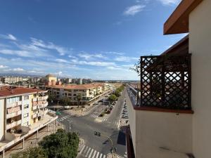 Quartu Sant'ElenaにあるThe Queenの建物のある街並み