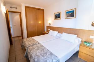 Postel nebo postele na pokoji v ubytování APARTAMENTOS SERRELLA - Rural Guadalest