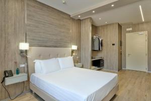 a bedroom with a large white bed in a room at Hotel Tre Ville in Parma
