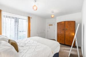 Voodi või voodid majutusasutuse Brighton Seaside Stay – Modern Home with Patio & Balcony toas