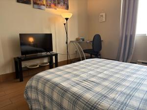 Μια τηλεόραση ή/και κέντρο ψυχαγωγίας στο Urban Suite