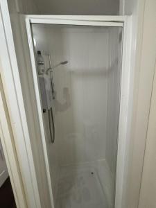 Ένα μπάνιο στο 1-bed apartment nestled in the heart of Swansea