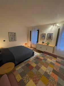 Postel nebo postele na pokoji v ubytování Cit ma Bel Little gem by the Riverside