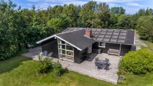 Το κτήριο όπου στεγάζεται  η παραθεριστική κατοικία