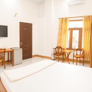 TV a/nebo společenská místnost v ubytování Khách Sạn Ngọc Hân