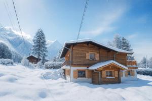 een blokhut in de sneeuw op een skilift bij Appartement La Creusettaz Happy Rentals in Chamonix-Mont-Blanc